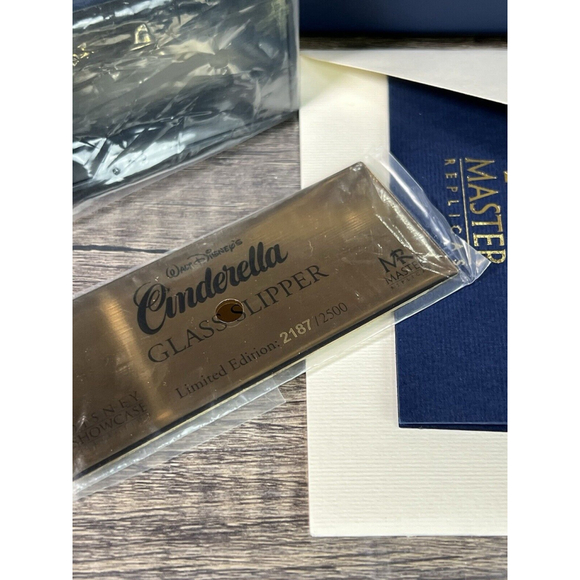Master Replicas Disney Cinderella Glass Slipper Collectible Limited Edition 2500 - Picture 5 of 16